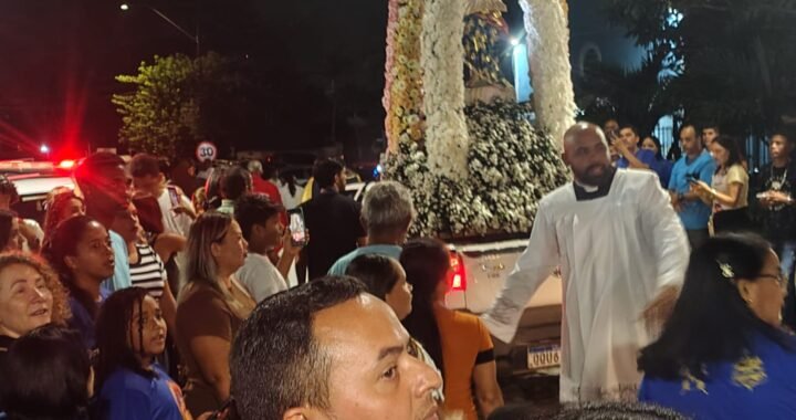 Multidão Acompanha Procissão De Nossa Senhora Da Conceição, Nas Ruas Da Cidade De Conde Pb